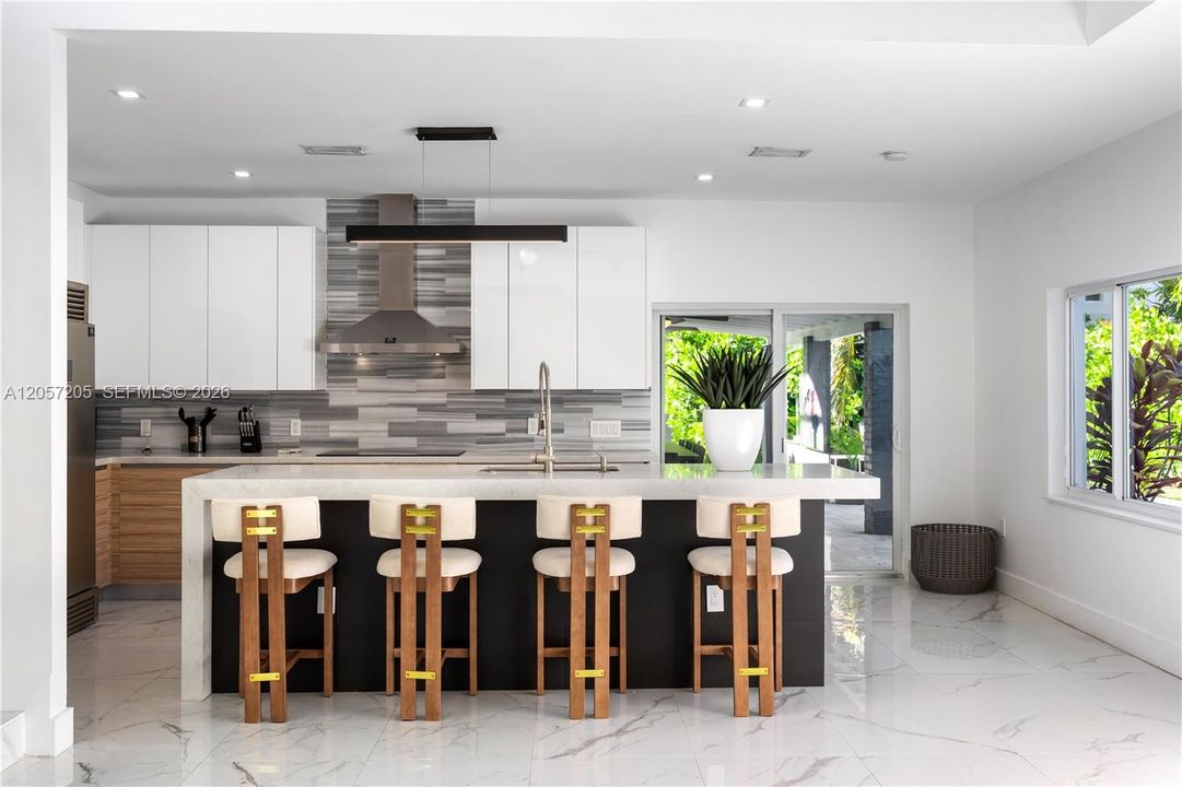 For Sale: $2,950,000 (6 beds, 6 baths, 4496 Square Feet)