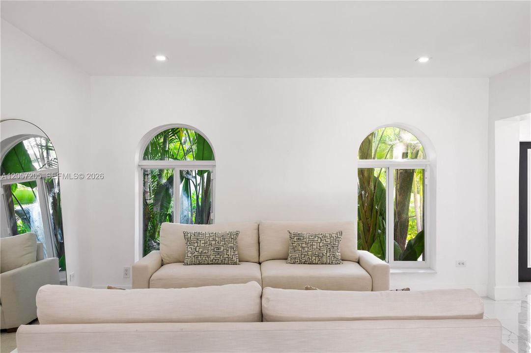 For Sale: $2,950,000 (6 beds, 6 baths, 4496 Square Feet)
