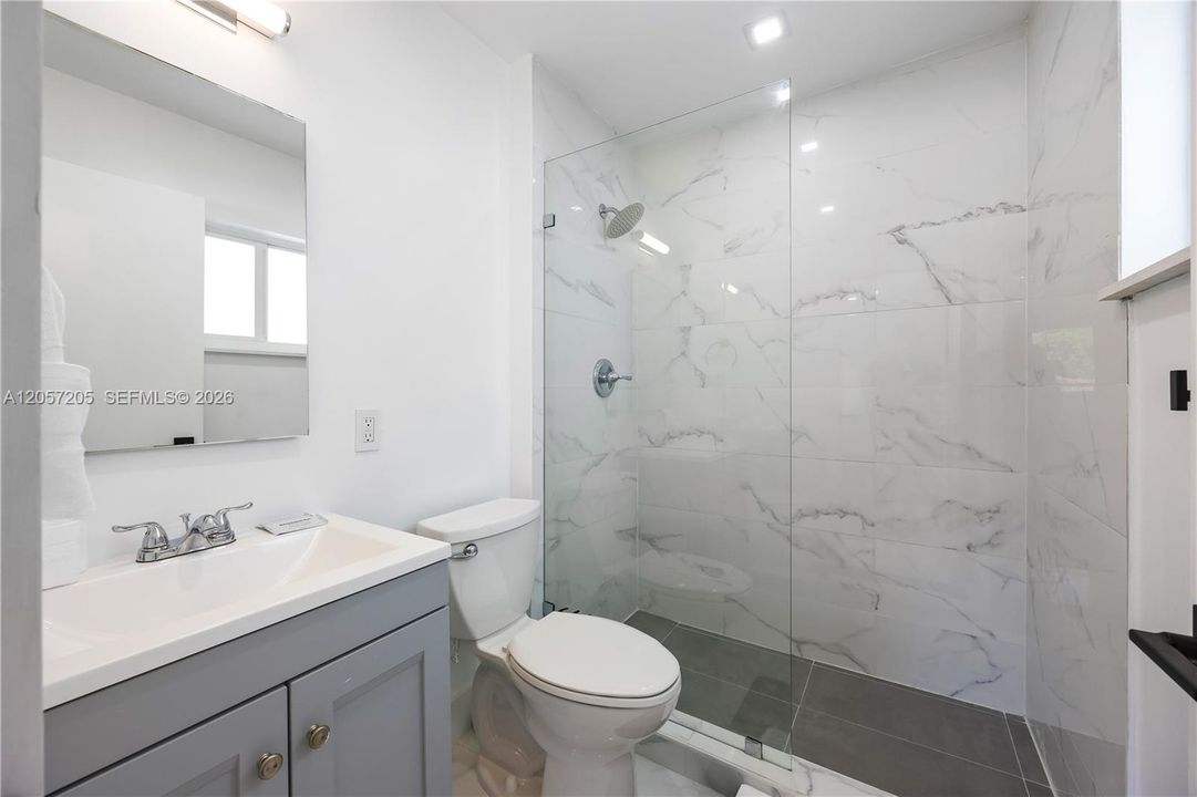For Sale: $2,950,000 (6 beds, 6 baths, 4496 Square Feet)