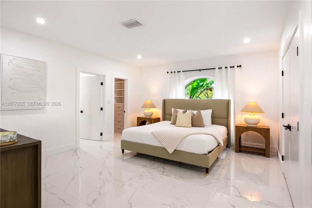 For Sale: $2,950,000 (6 beds, 6 baths, 4496 Square Feet)