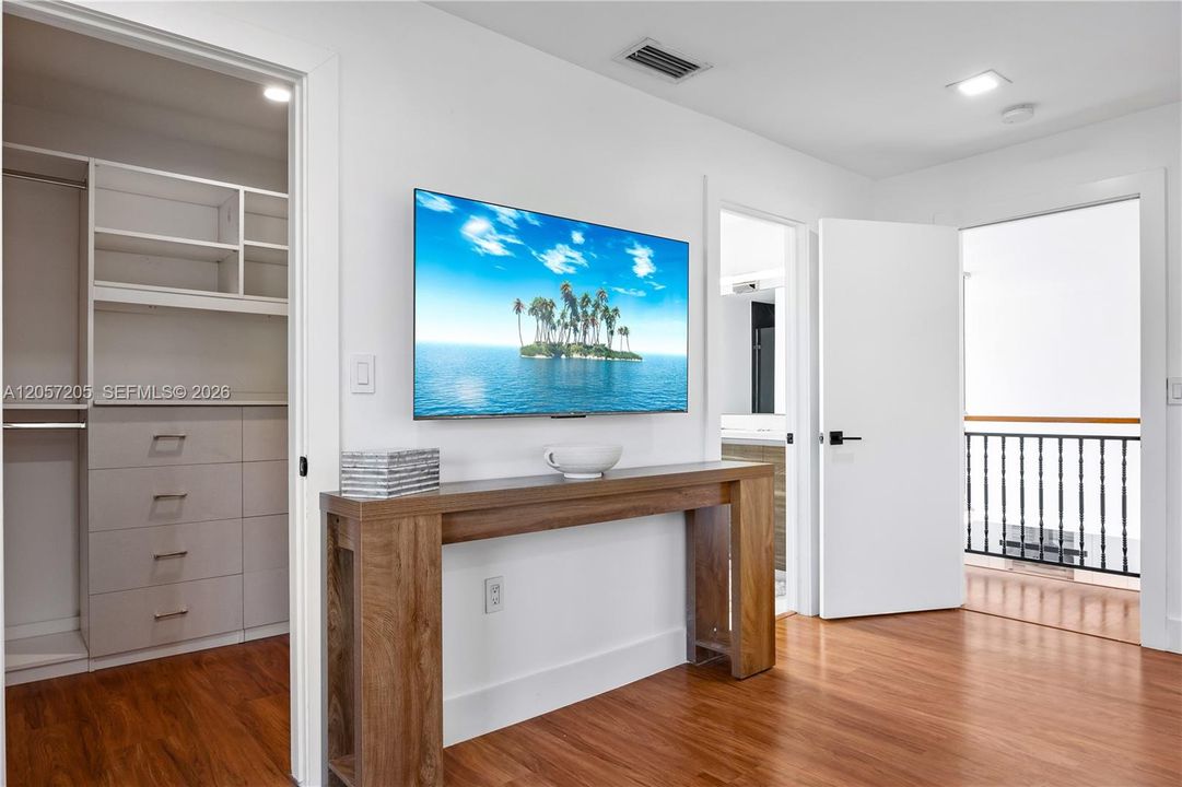 For Sale: $2,950,000 (6 beds, 6 baths, 4496 Square Feet)