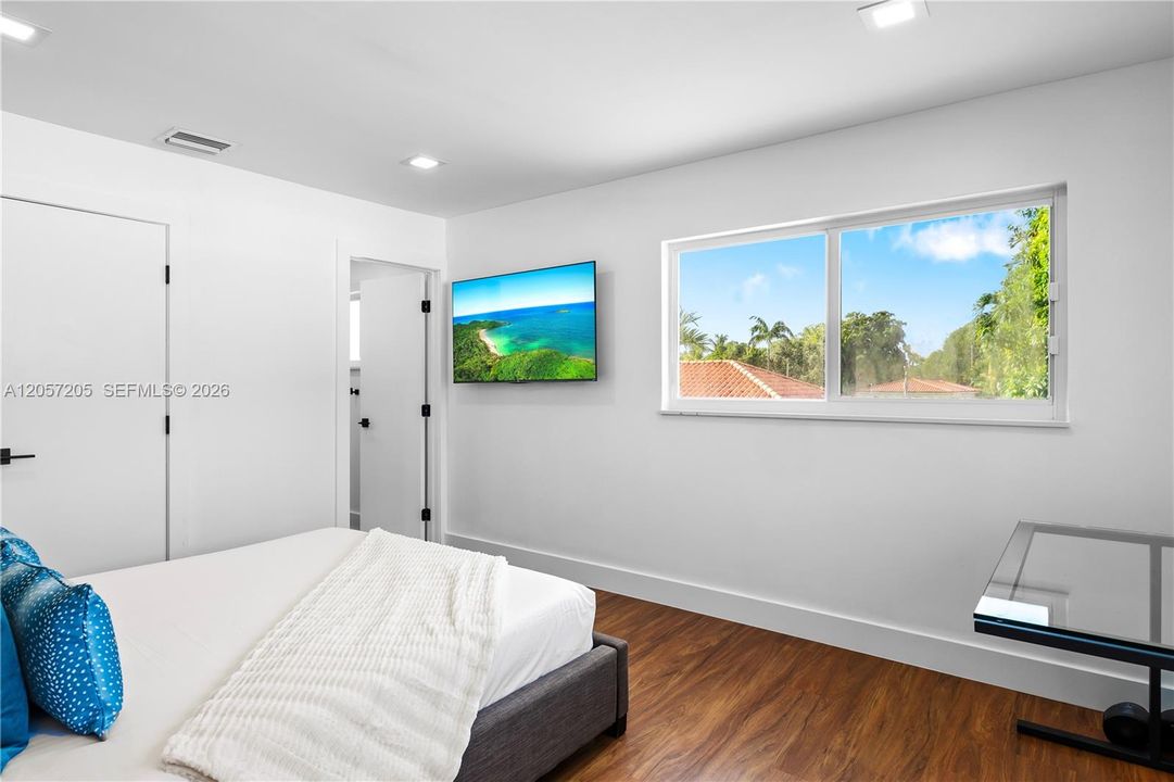 For Sale: $2,950,000 (6 beds, 6 baths, 4496 Square Feet)