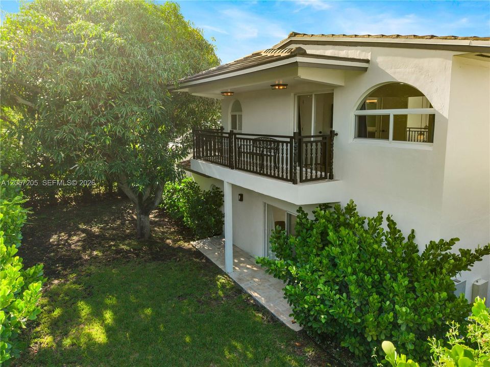 For Sale: $2,950,000 (6 beds, 6 baths, 4496 Square Feet)