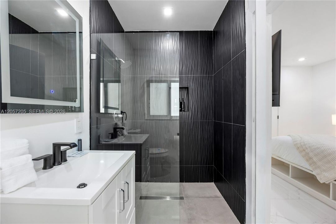 For Sale: $2,950,000 (6 beds, 6 baths, 4496 Square Feet)
