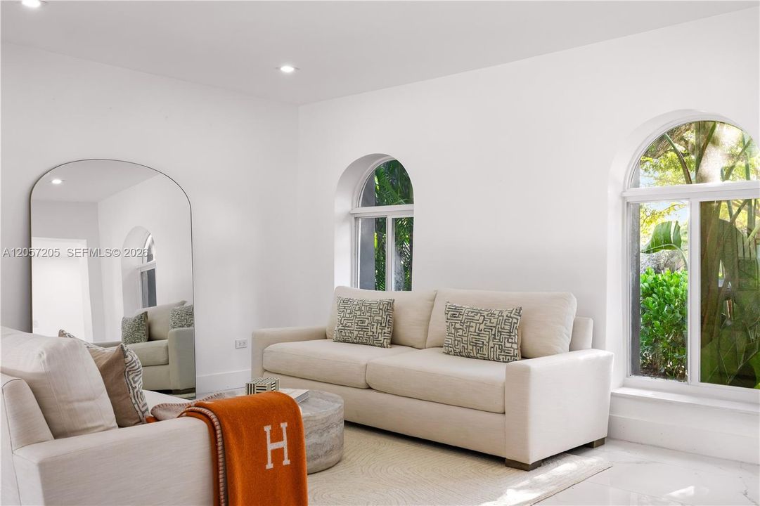 For Sale: $2,950,000 (6 beds, 6 baths, 4496 Square Feet)