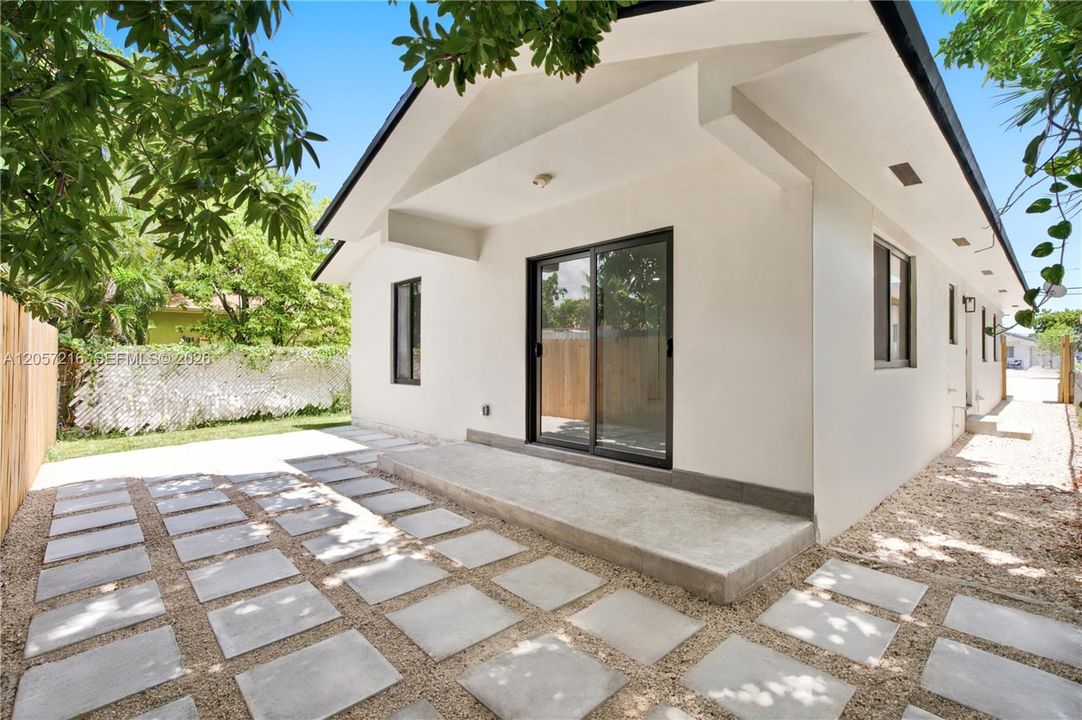 For Rent: $3,500 (3 beds, 2 baths, 1275 Square Feet)