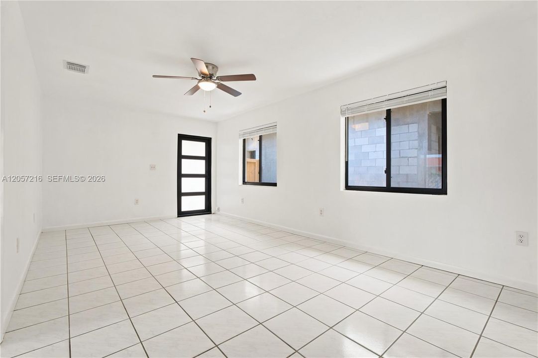 For Rent: $3,500 (3 beds, 2 baths, 1275 Square Feet)