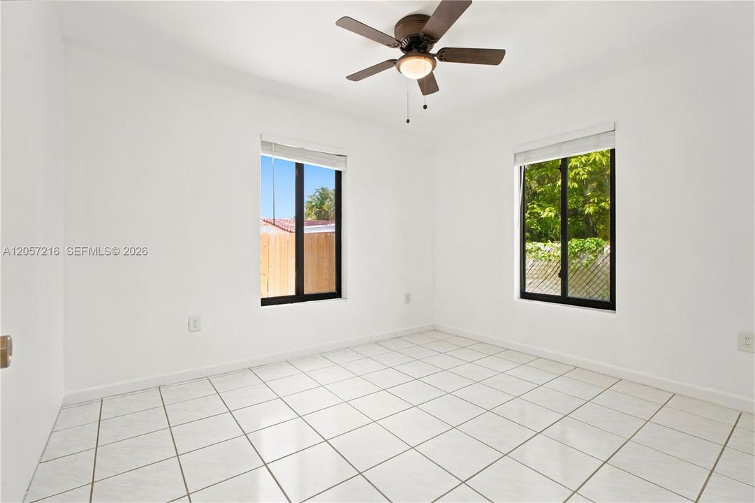 For Rent: $3,500 (3 beds, 2 baths, 1275 Square Feet)
