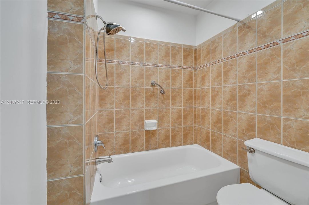 For Rent: $2,450 (2 beds, 2 baths, 1006 Square Feet)
