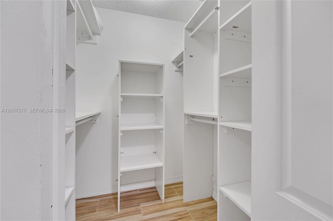 For Rent: $2,450 (2 beds, 2 baths, 1006 Square Feet)