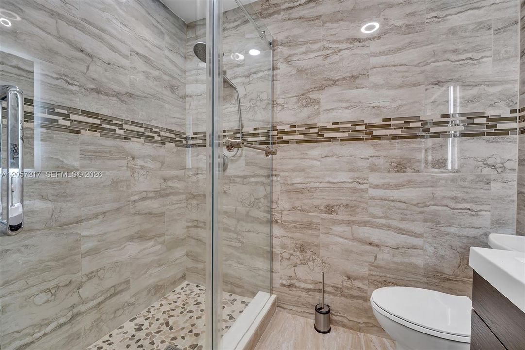 For Rent: $2,450 (2 beds, 2 baths, 1006 Square Feet)