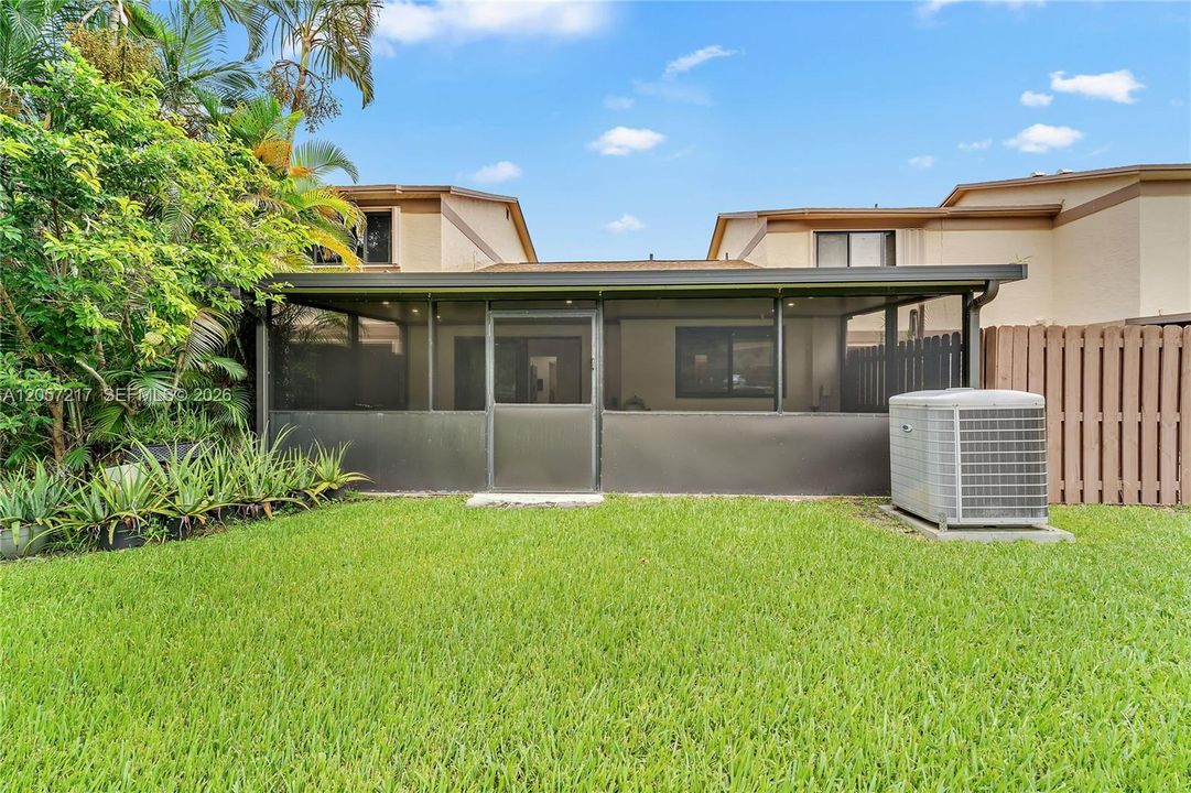 For Rent: $2,450 (2 beds, 2 baths, 1006 Square Feet)
