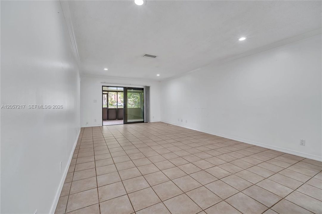 For Rent: $2,450 (2 beds, 2 baths, 1006 Square Feet)