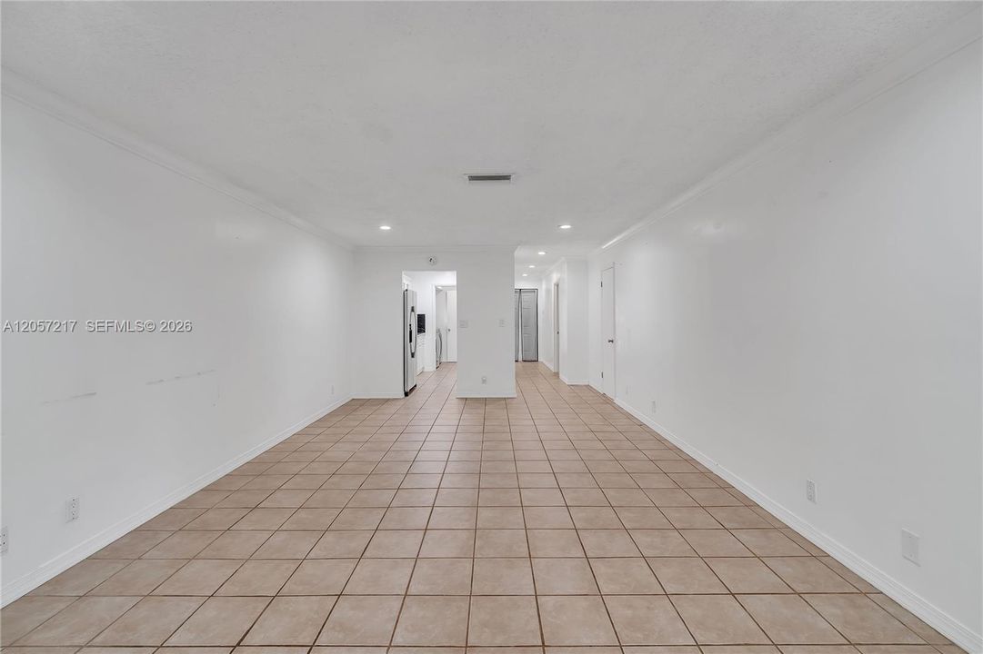 For Rent: $2,450 (2 beds, 2 baths, 1006 Square Feet)