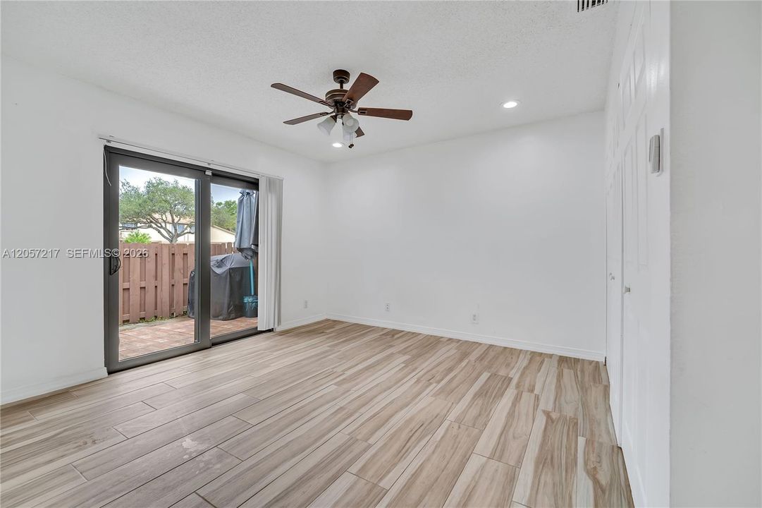 For Rent: $2,450 (2 beds, 2 baths, 1006 Square Feet)