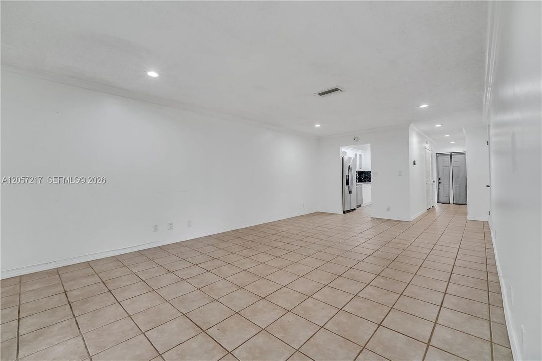 For Rent: $2,450 (2 beds, 2 baths, 1006 Square Feet)