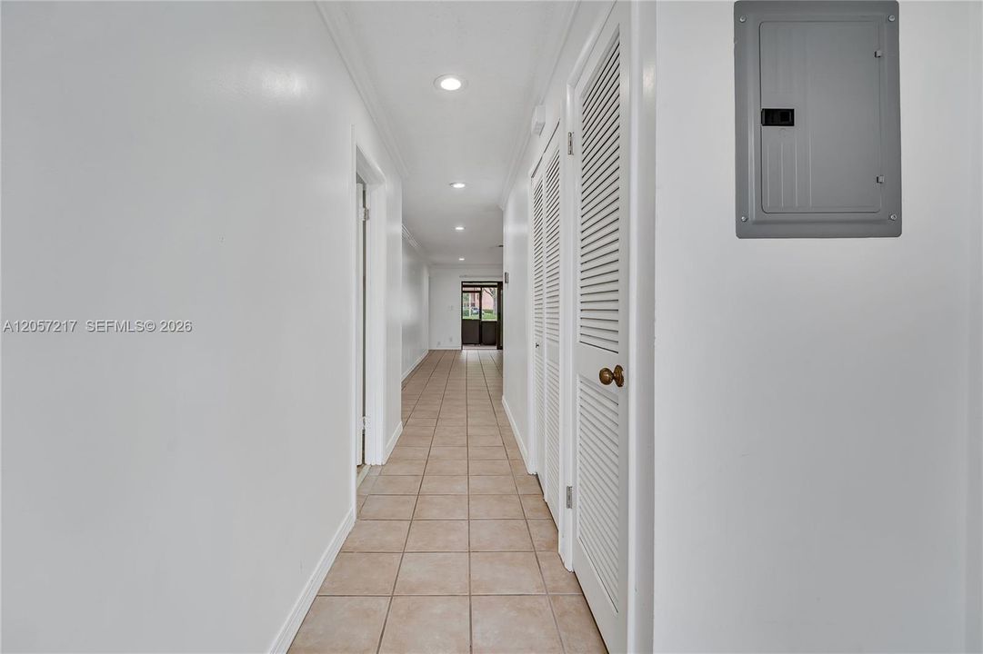 For Rent: $2,450 (2 beds, 2 baths, 1006 Square Feet)