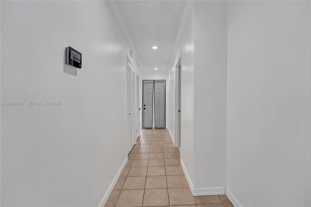 For Rent: $2,450 (2 beds, 2 baths, 1006 Square Feet)