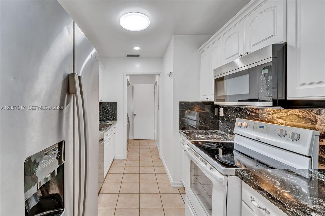 For Rent: $2,450 (2 beds, 2 baths, 1006 Square Feet)