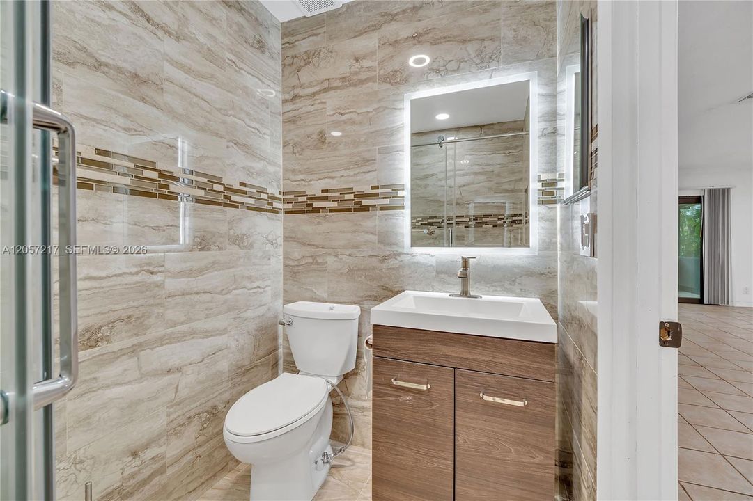 For Rent: $2,450 (2 beds, 2 baths, 1006 Square Feet)