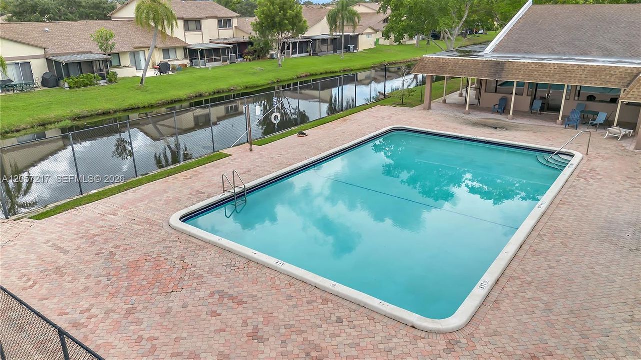 For Rent: $2,450 (2 beds, 2 baths, 1006 Square Feet)
