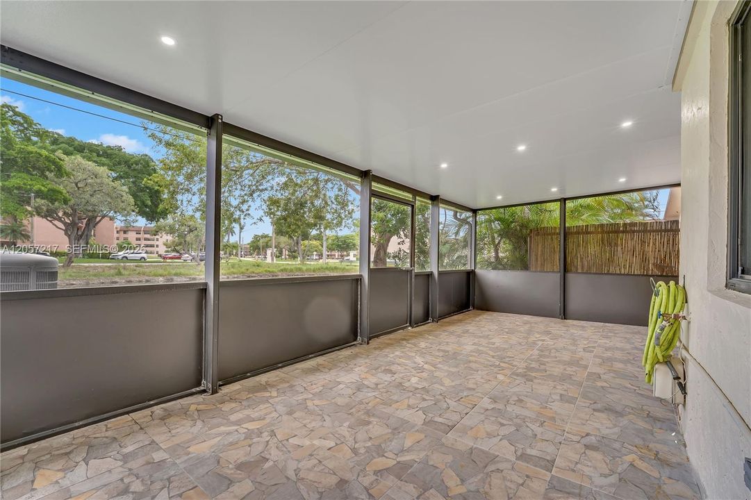 For Rent: $2,450 (2 beds, 2 baths, 1006 Square Feet)