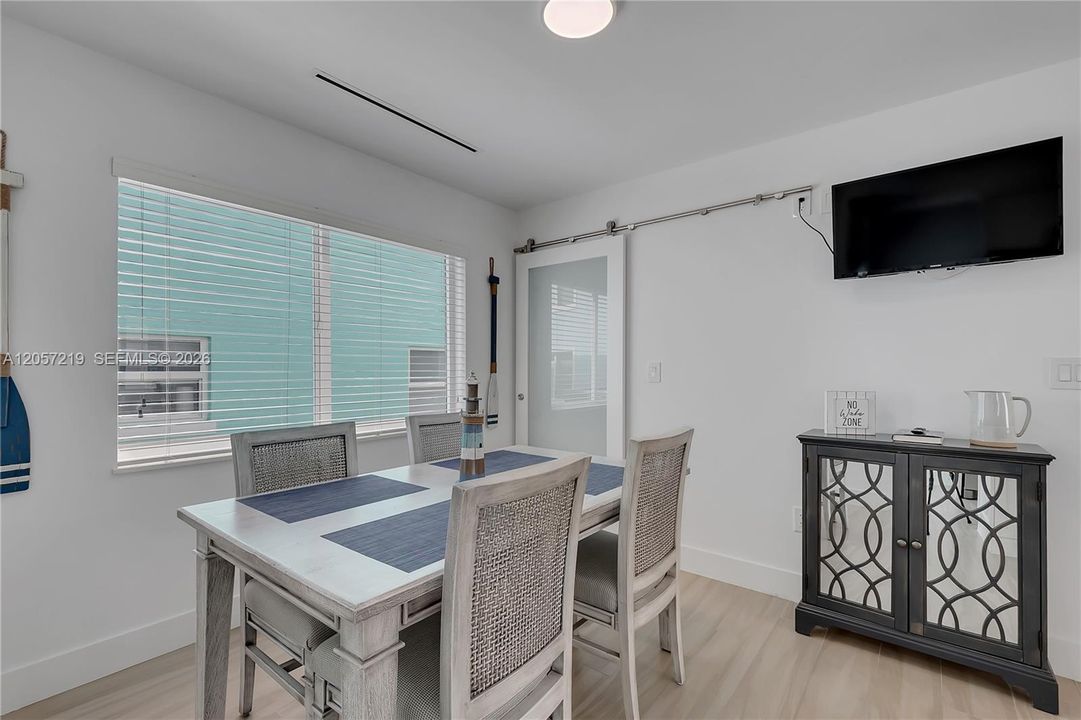 На продажу: $995,000 (3 спален, 2 ванн, 1655 Квадратных фут)