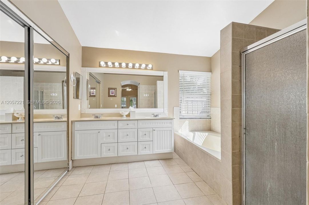 В аренду: $4,900 (4 спален, 2 ванн, 2301 Квадратных фут)