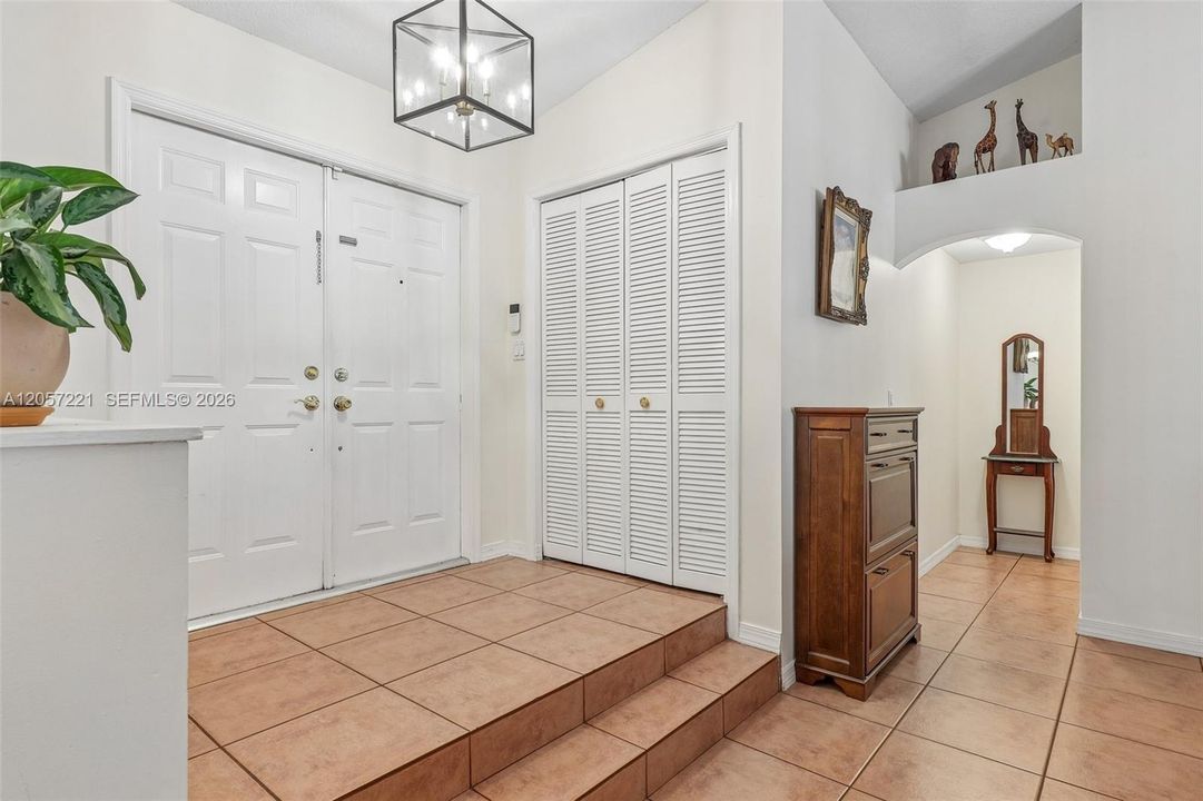 В аренду: $4,900 (4 спален, 2 ванн, 2301 Квадратных фут)
