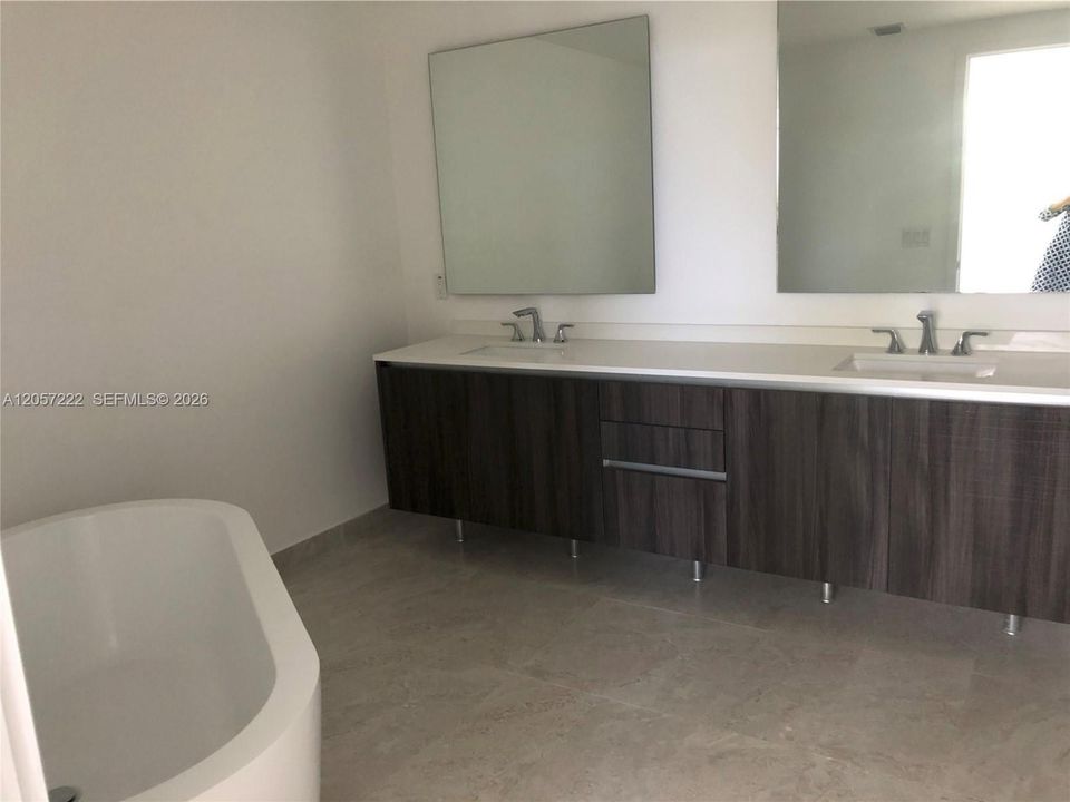 For Rent: $8,000 (3 beds, 4 baths, 2018 Square Feet)