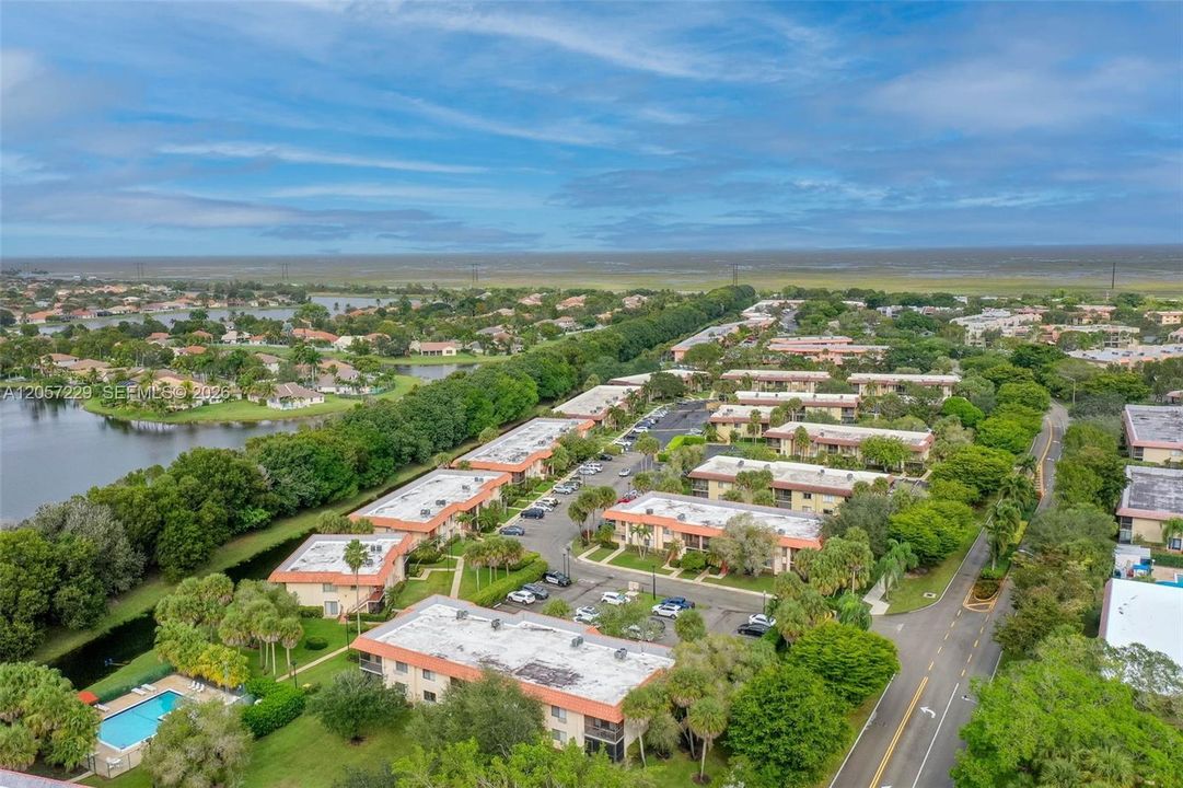 For Sale: $300,000 (2 beds, 2 baths, 1256 Square Feet)