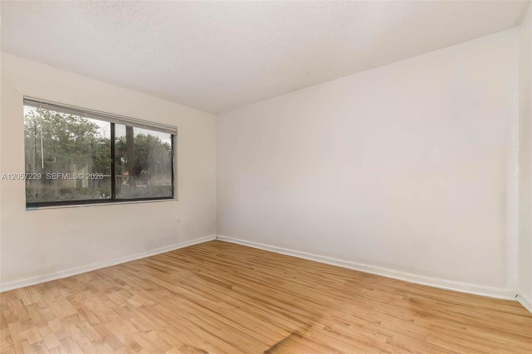 For Sale: $300,000 (2 beds, 2 baths, 1256 Square Feet)