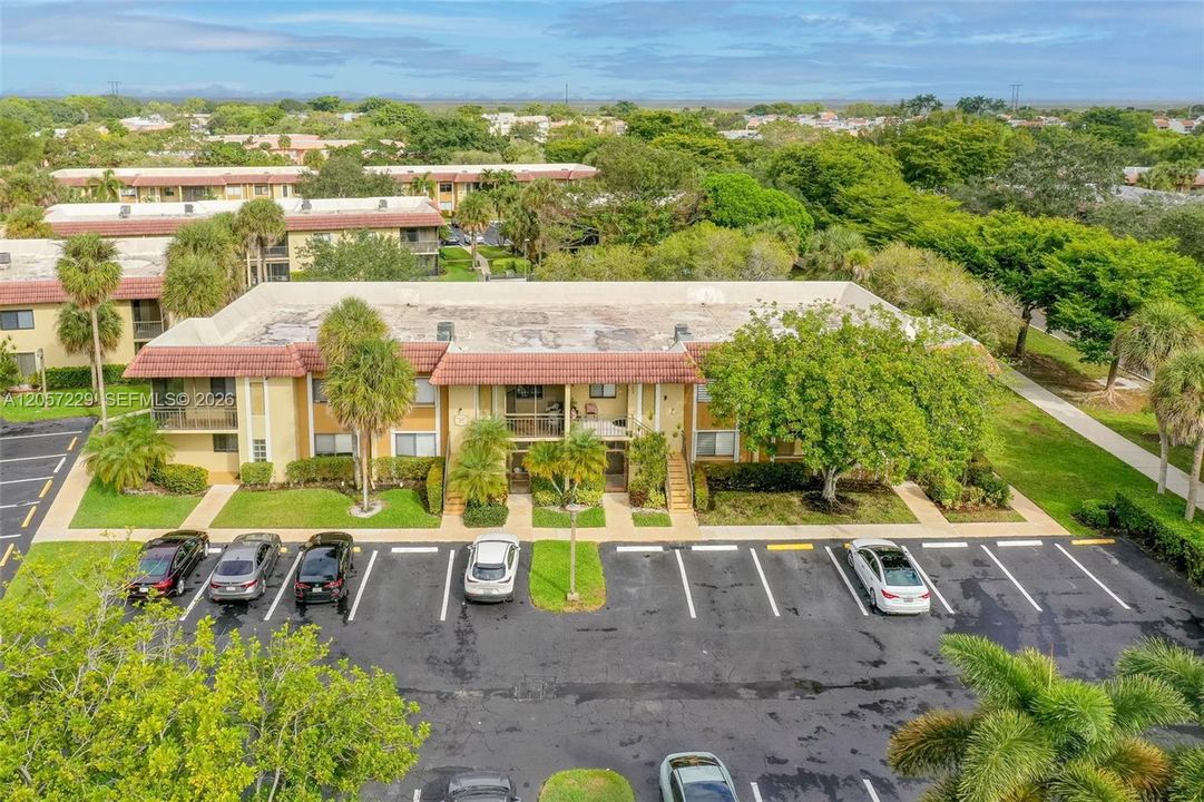 For Sale: $300,000 (2 beds, 2 baths, 1256 Square Feet)