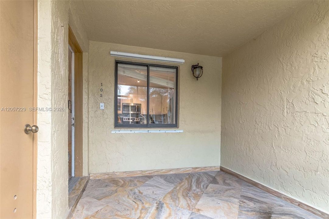 For Sale: $300,000 (2 beds, 2 baths, 1256 Square Feet)