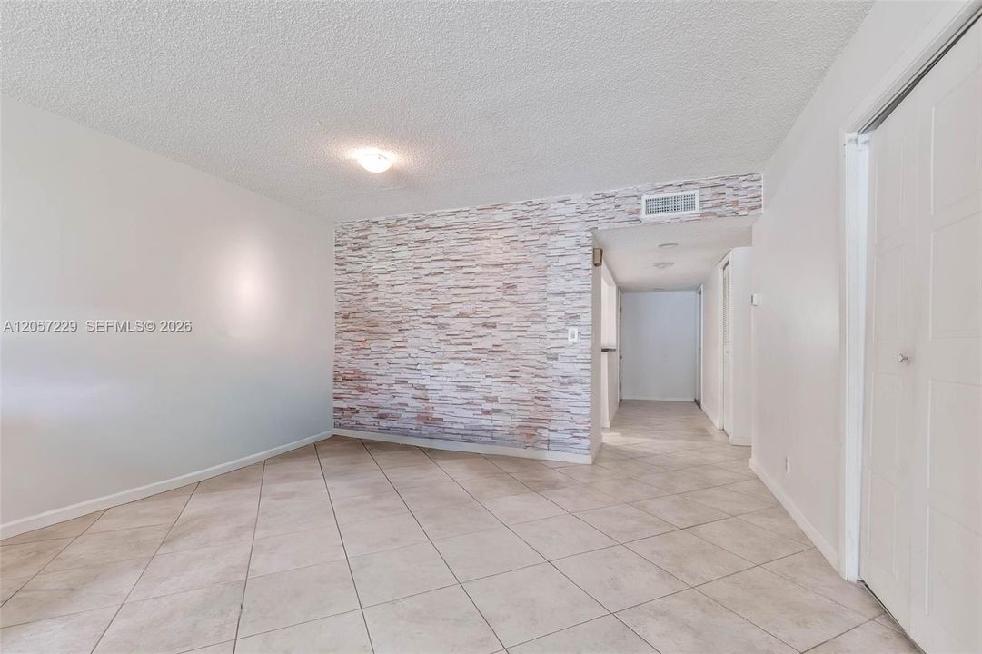 For Sale: $300,000 (2 beds, 2 baths, 1256 Square Feet)