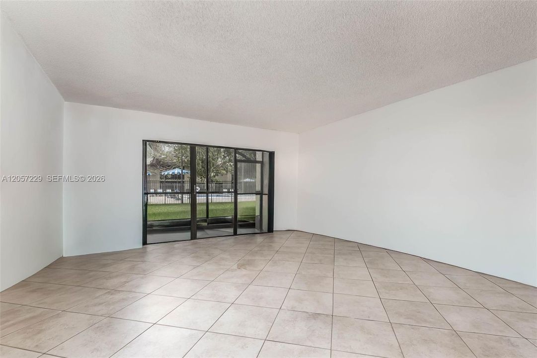 For Sale: $300,000 (2 beds, 2 baths, 1256 Square Feet)