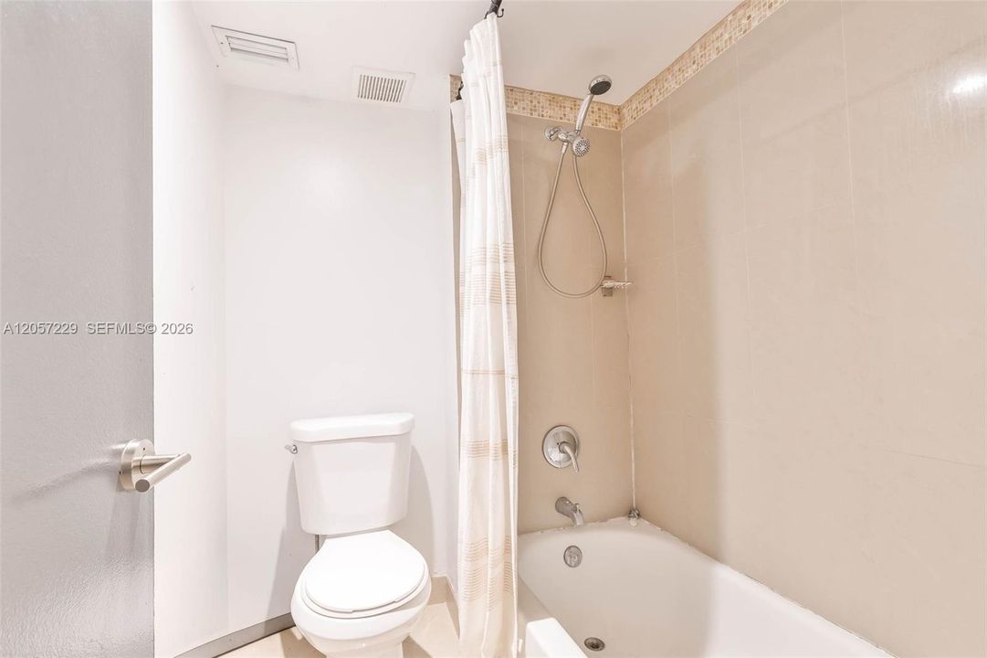 For Sale: $300,000 (2 beds, 2 baths, 1256 Square Feet)