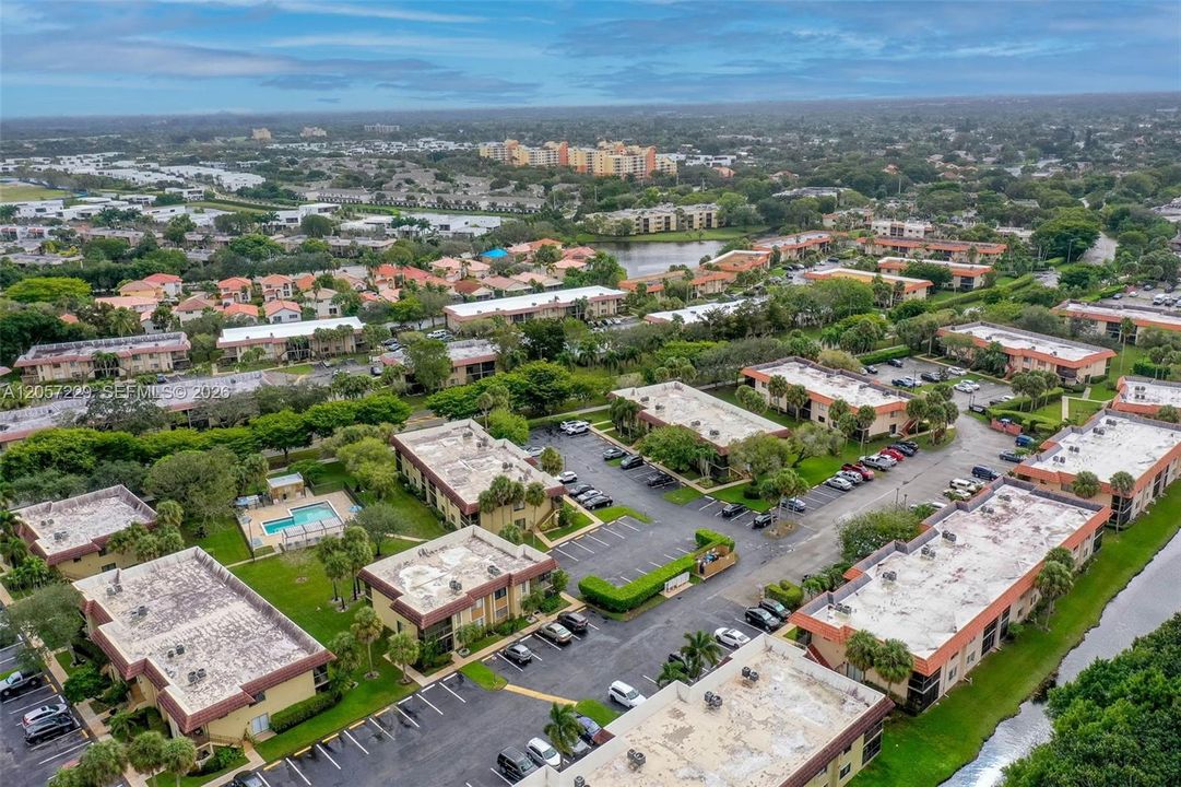 For Sale: $300,000 (2 beds, 2 baths, 1256 Square Feet)