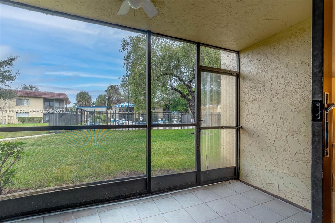 For Sale: $300,000 (2 beds, 2 baths, 1256 Square Feet)