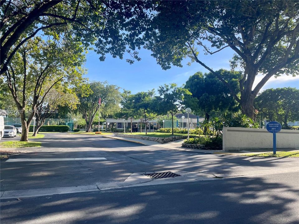For Rent: $1,699 (1 beds, 1 baths, 640 Square Feet)