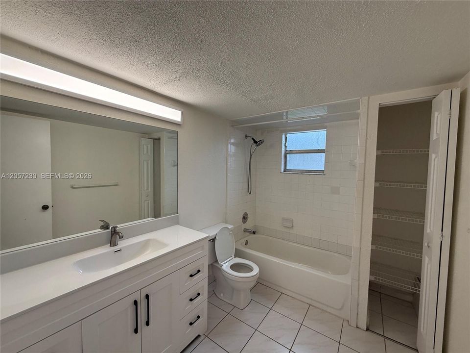 For Rent: $1,699 (1 beds, 1 baths, 640 Square Feet)