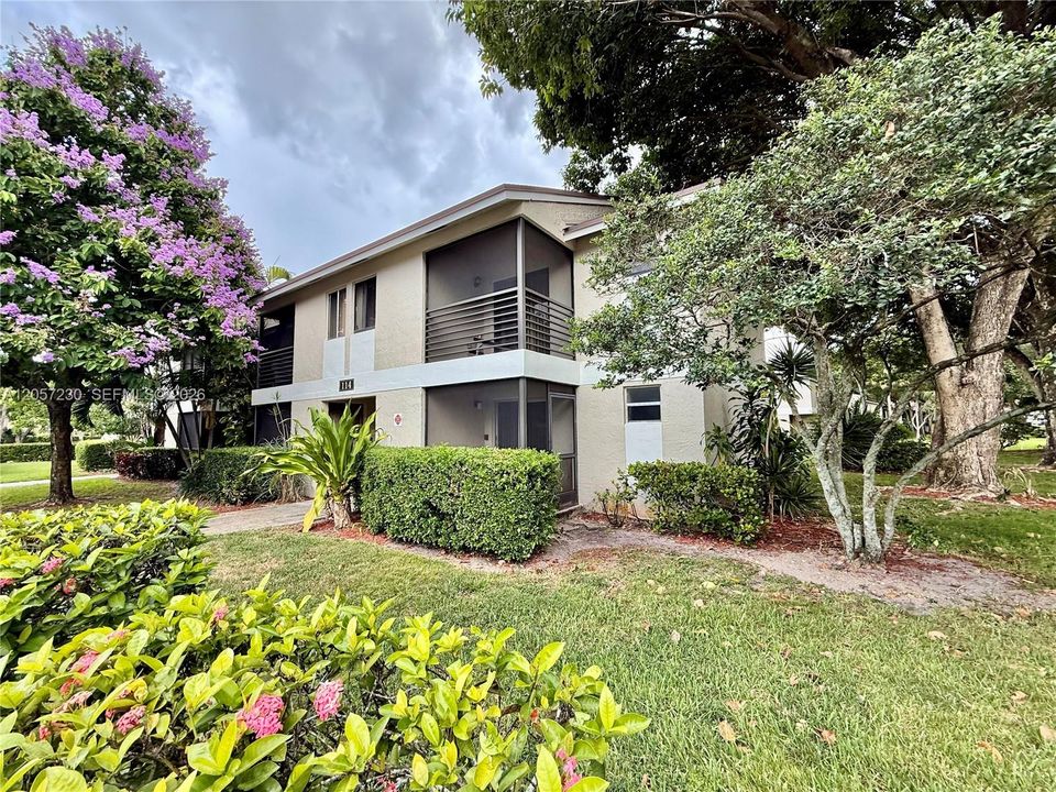 For Rent: $1,699 (1 beds, 1 baths, 640 Square Feet)