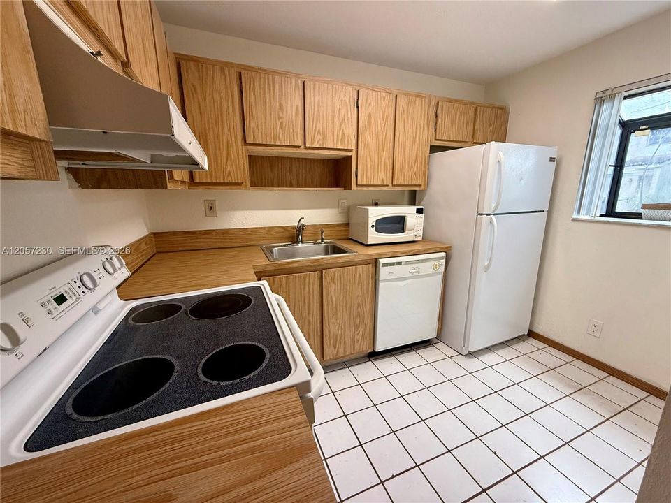 For Rent: $1,699 (1 beds, 1 baths, 640 Square Feet)