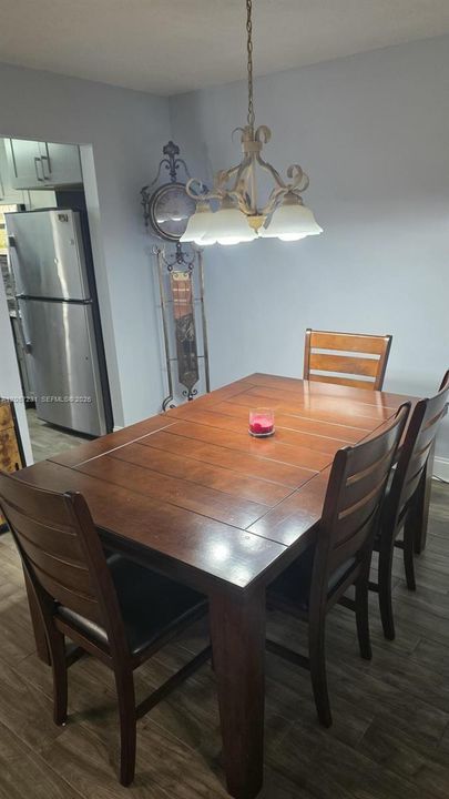 For Rent: $2,400 (2 beds, 2 baths, 1048 Square Feet)