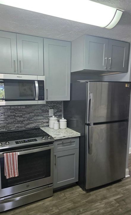 For Rent: $2,400 (2 beds, 2 baths, 1048 Square Feet)