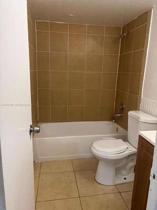 В аренду: $1,900 (2 спален, 2 ванн, 760 Квадратных фут)