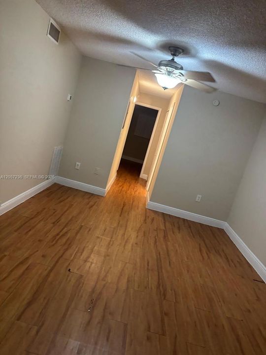 В аренду: $1,900 (2 спален, 2 ванн, 760 Квадратных фут)