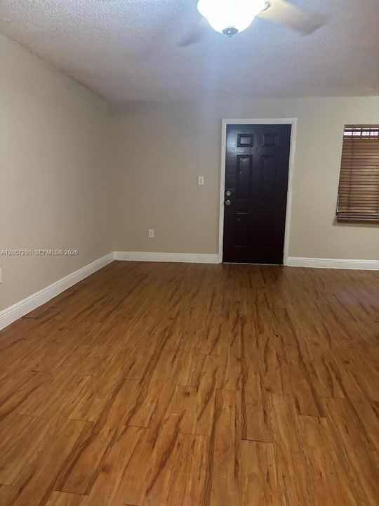В аренду: $1,900 (2 спален, 2 ванн, 760 Квадратных фут)