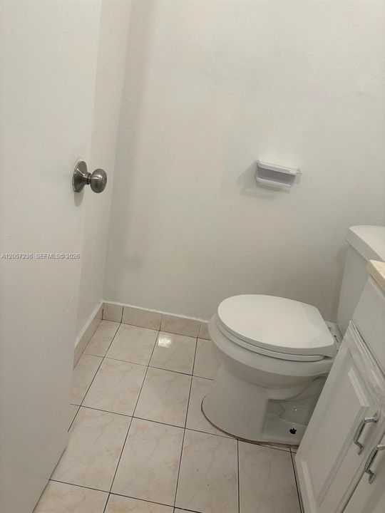 В аренду: $1,900 (2 спален, 2 ванн, 760 Квадратных фут)