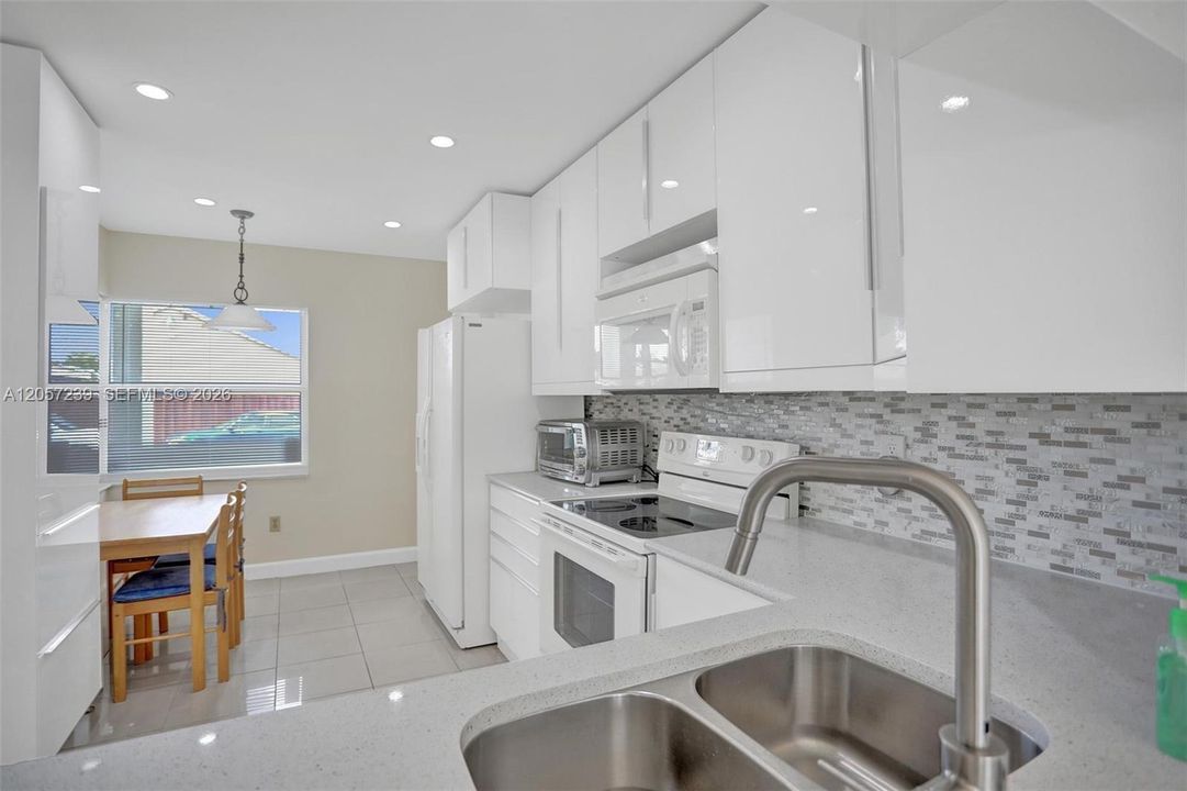 В аренду: $3,500 (3 спален, 2 ванн, 1414 Квадратных фут)